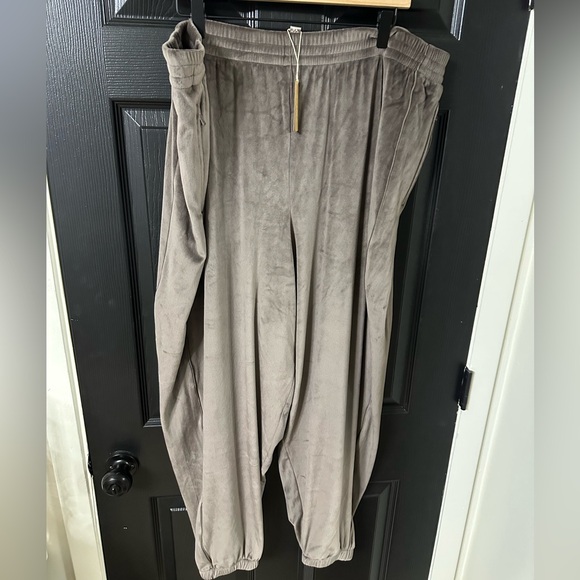 SKIMS Brown Velour Joggers - Picture 1 of 3